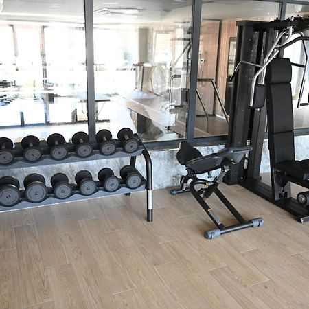 Aniroc Signature Hotel Arad Esterno foto A gym