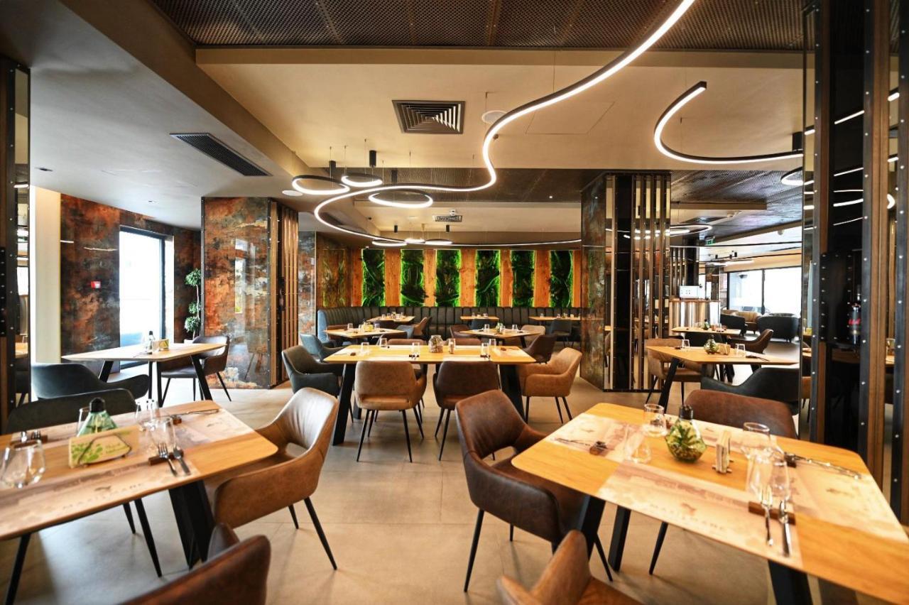 Aniroc Signature Hotel Arad Esterno foto Restaurant in Belgrade