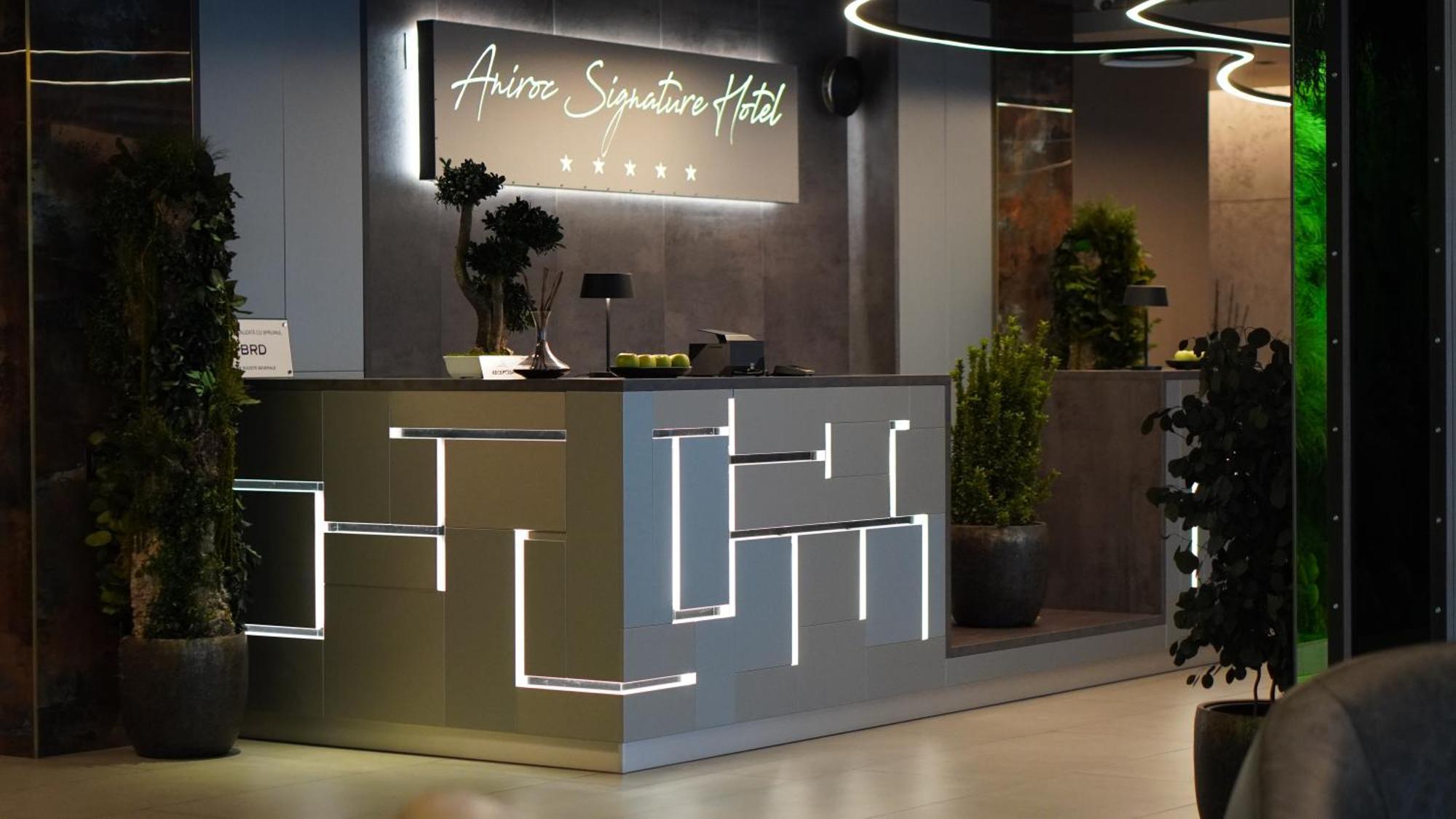 Aniroc Signature Hotel Arad Esterno foto