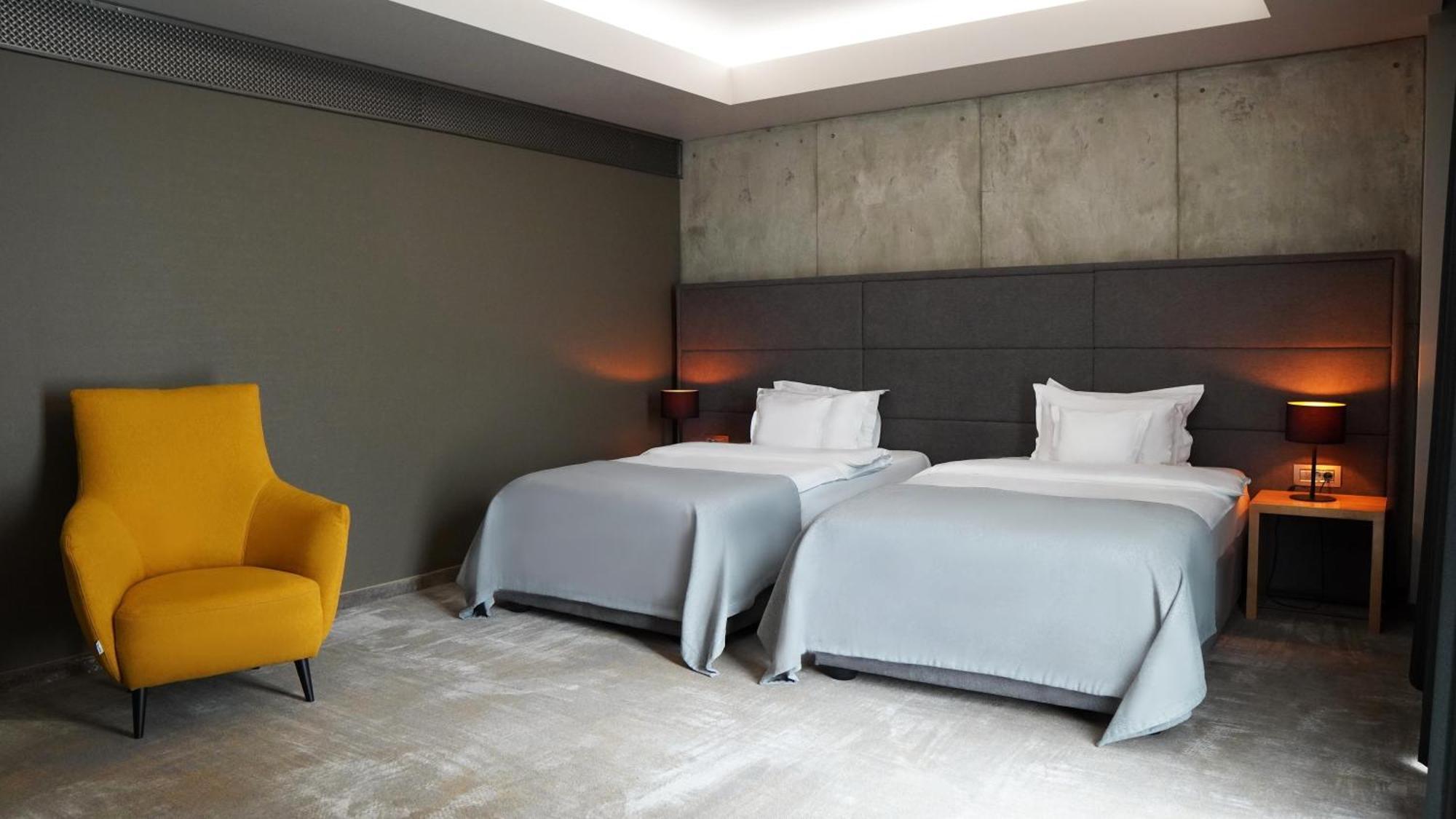 Aniroc Signature Hotel Arad Esterno foto Deluxe room