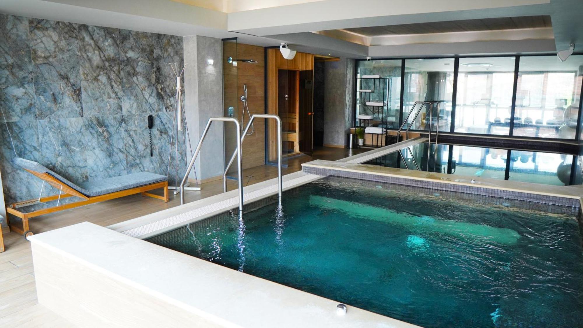 Aniroc Signature Hotel Arad Esterno foto A spa in the hotel